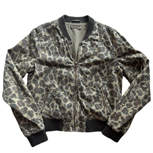 Aritzia Talula Leopard Print Bomber Jacket with Ribbed Trim - Size M - Picture 1 of 4